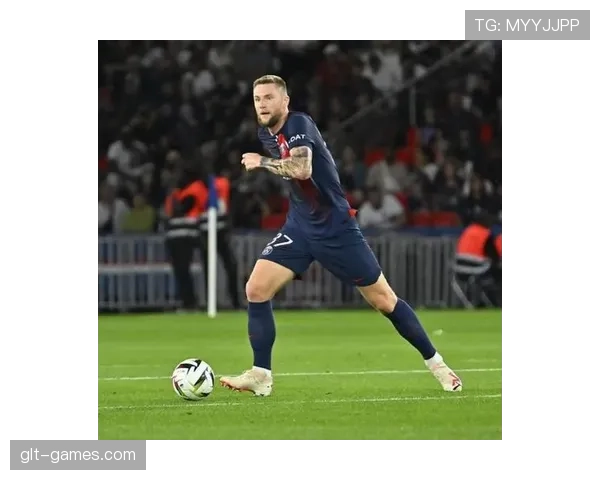 什克里尼亚尔防守站位解析：构筑钢铁后防的核心策略与实战表现