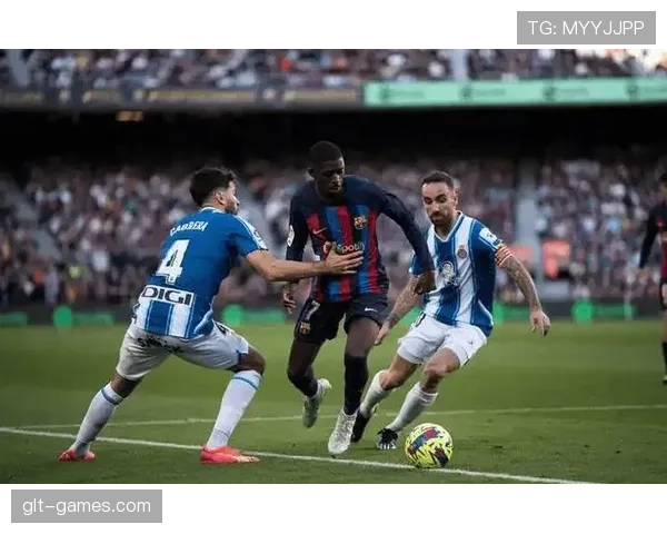 西甲红蓝军团状态回暖，稳固防线迎战联赛巅峰对决