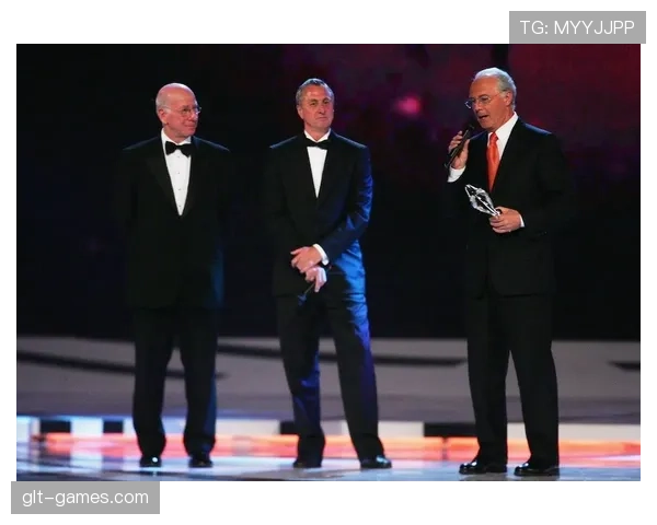 克鲁伊夫与贝肯鲍尔