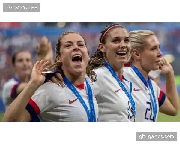 亚历克斯·摩根比赛完直接去接娃？这妈系球星也太真实了吧